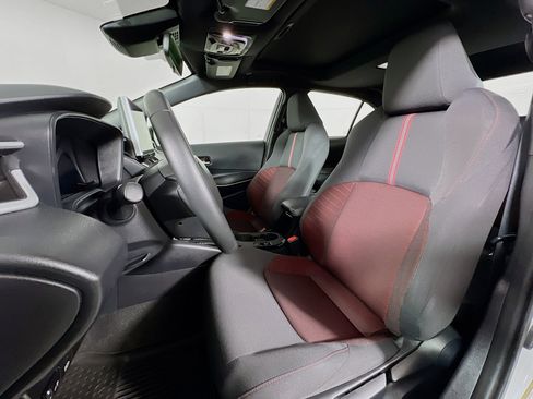 Used 2025 Toyota Corolla SE w/ SE Premium Package FWD image 11