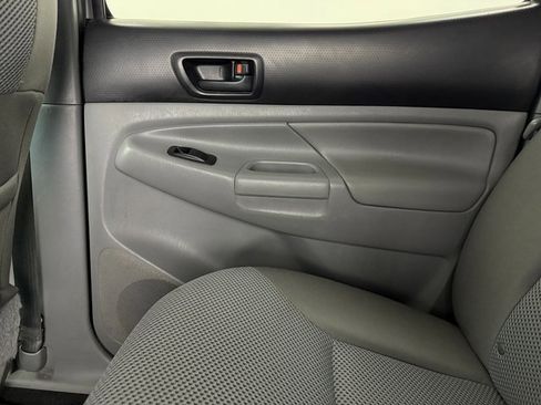 Used 2014 Toyota Tacoma PreRunner image 32