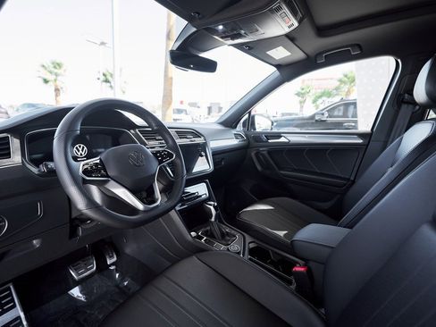 Used 2024 Volkswagen Tiguan SE R-Line image 2