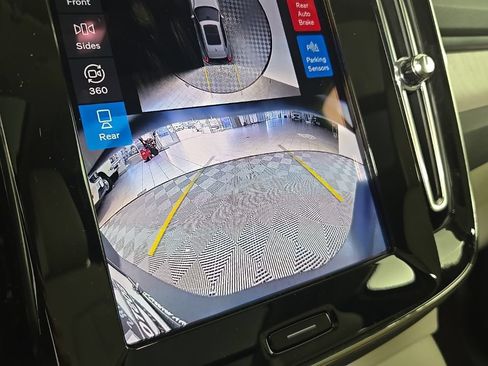 Certified 2026 Volvo XC40 B5 Plus AWD/4WD image 29