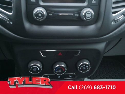 Used 2018 Jeep Compass Latitude w/ Cold Weather Group image 31