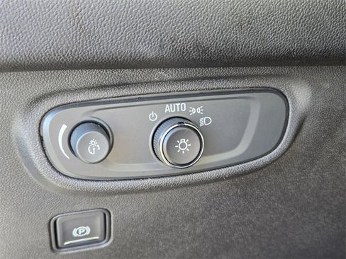 Used 2023 GMC Terrain SLE image 34