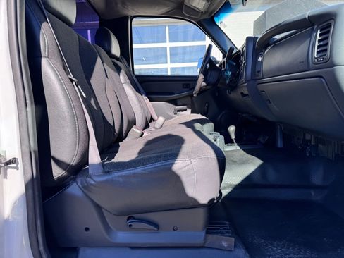 Used 2001 GMC Sierra 3500 SL image 17