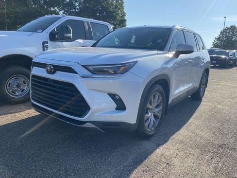 Used 2024 Toyota Grand Highlander AWD Hybrid image 3