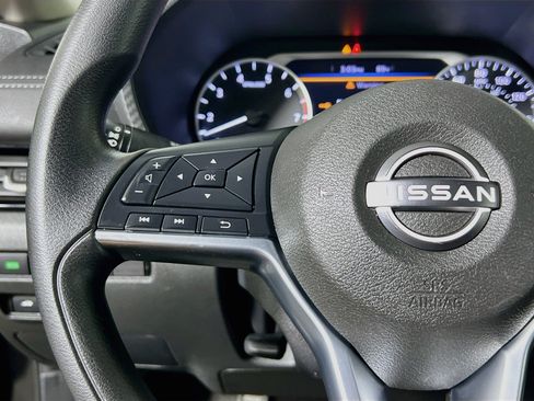 Used 2024 Nissan Sentra SV FWD image 18