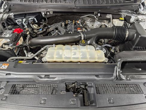 Used 2023 Ford Expedition XLT AWD/4WD image 8