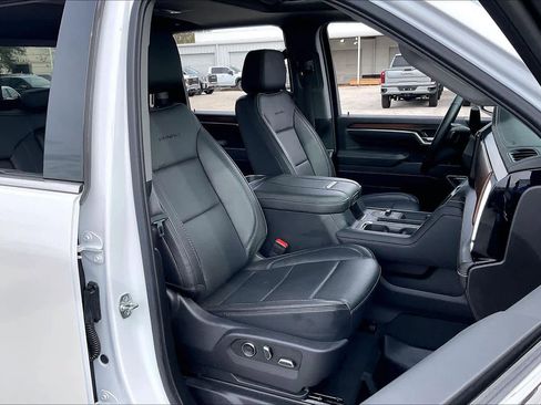 Certified 2025 GMC Sierra 3500 Denali w/ Denali Reserve Package image 8