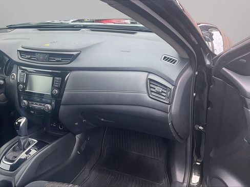 Used 2018 Nissan Rogue SV AWD/4WD image 14