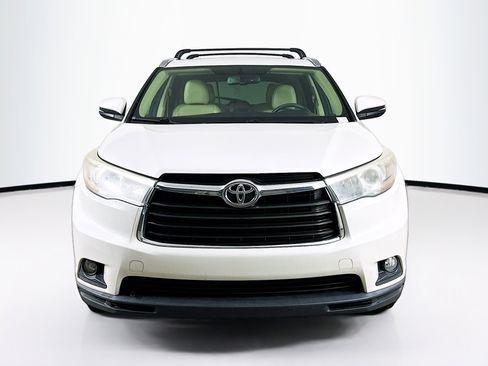 Used 2016 Toyota Highlander XLE image 2