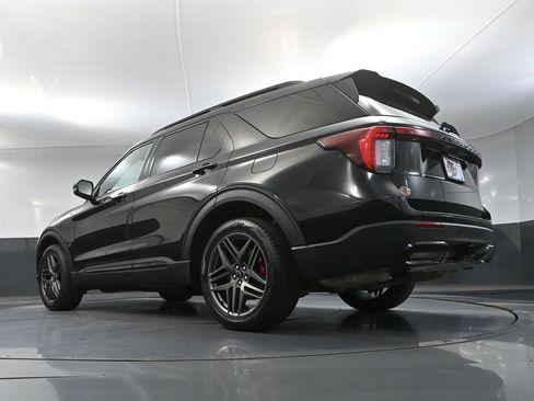 Used 2025 Ford Explorer ST-Line w/ ST-Line Street Pack AWD/4WD image 47