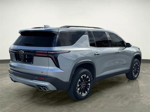 Used 2024 Chevrolet Traverse Z71 w/ Enhanced Driving Package image 9