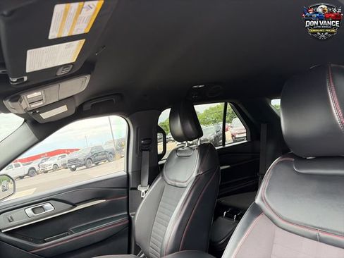 Used 2025 Ford Explorer ST-Line w/ ST-Line Street Pack AWD/4WD image 22