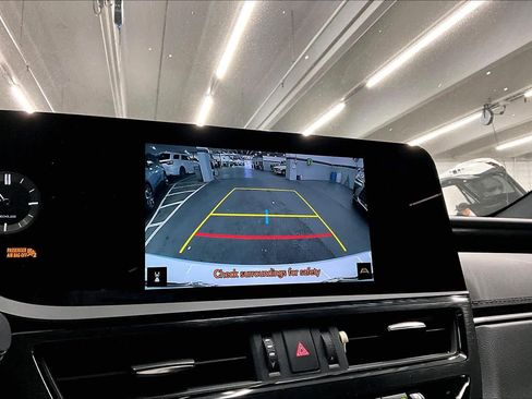 Used 2025 Lexus ES 300h w/ Premium Package image 26