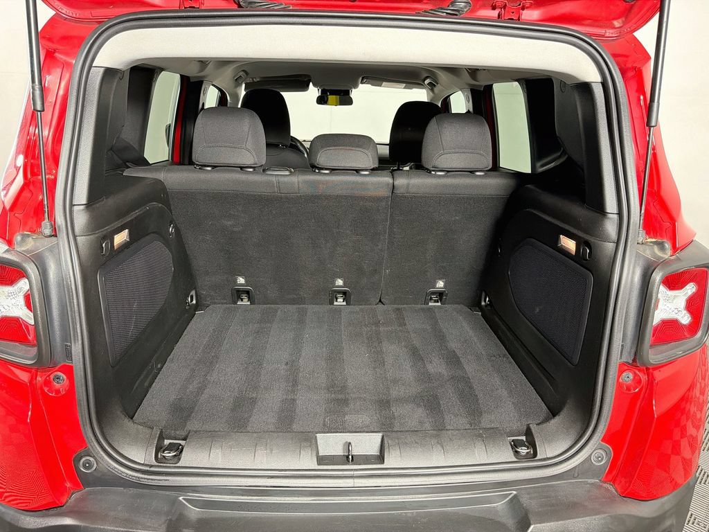 Used 2015 Jeep Renegade Latitude w/ Cold Weather Group II FWD image 23