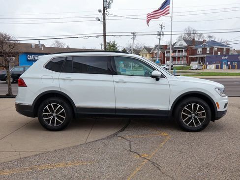 Used 2021 Volkswagen Tiguan SE w/ Panoramic Sunroof Package image 6