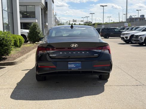Certified 2025 Hyundai Elantra Limited FWD image 6