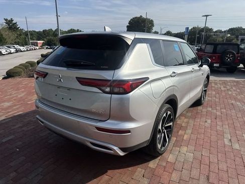 Used 2025 Mitsubishi Outlander SE AWD/4WD image 14
