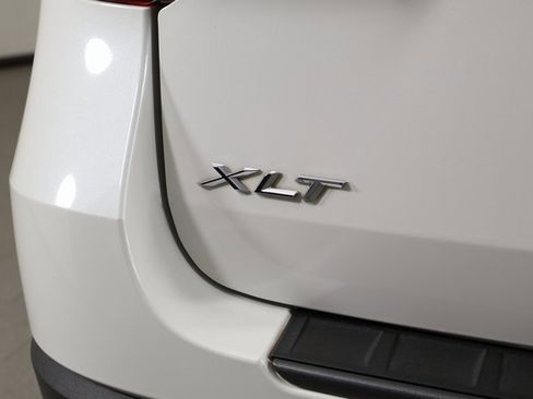 Used 2022 Ford Explorer XLT w/ Equipment Group 202A image 7