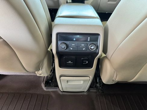 Used 2018 GMC Acadia Denali w/ Technology Package FWD image 21