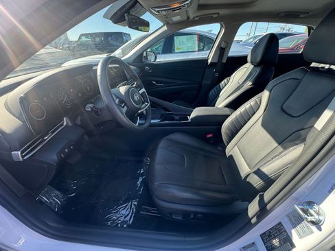 Used 2025 Hyundai Elantra Limited image 27