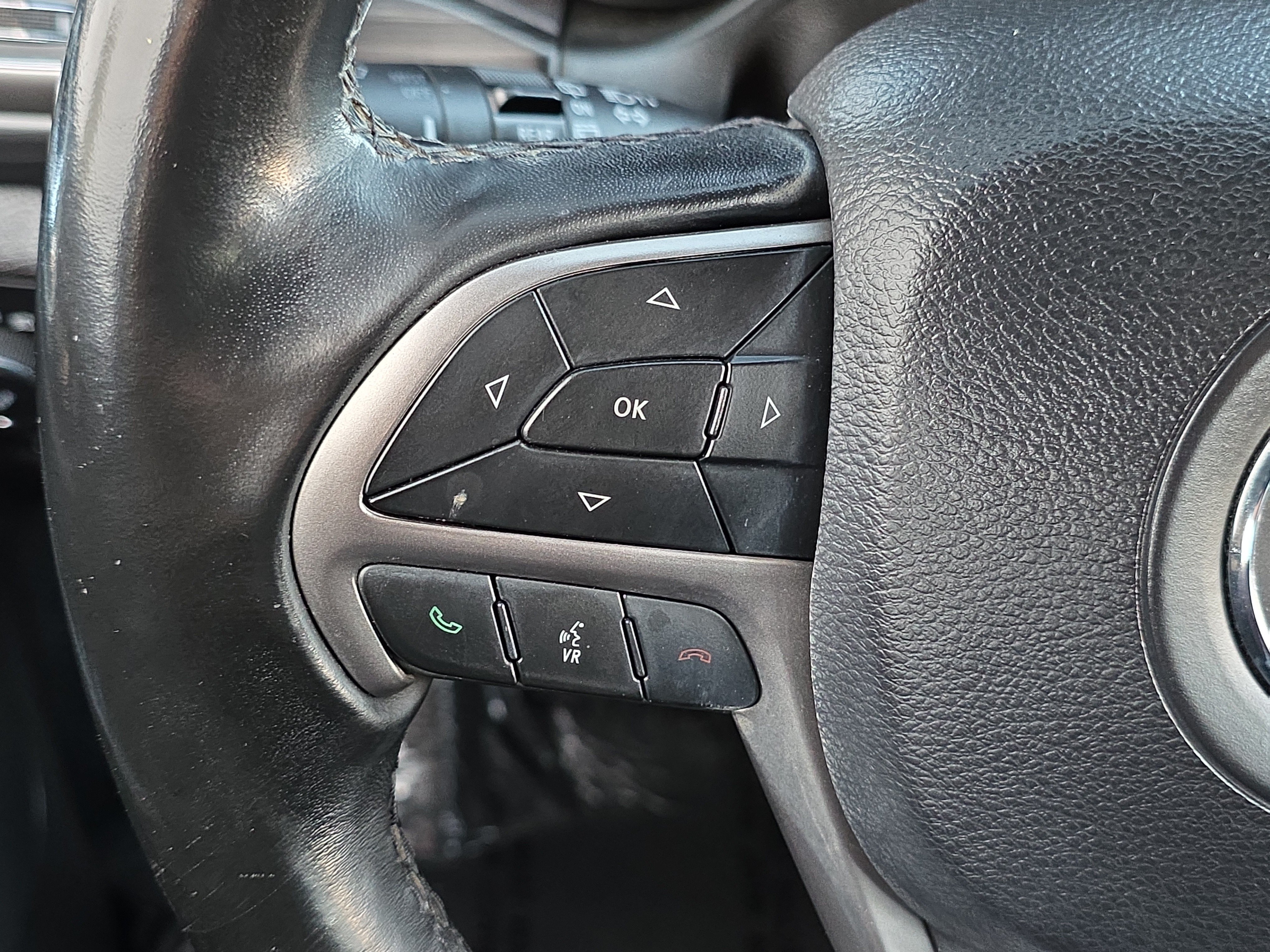 Used 2020 Jeep Grand Cherokee Laredo w/ Laredo X Package RWD image 14