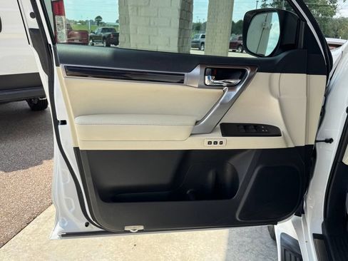 Used 2022 Lexus GX 460 Luxury w/ Accessory Package AWD/4WD image 36