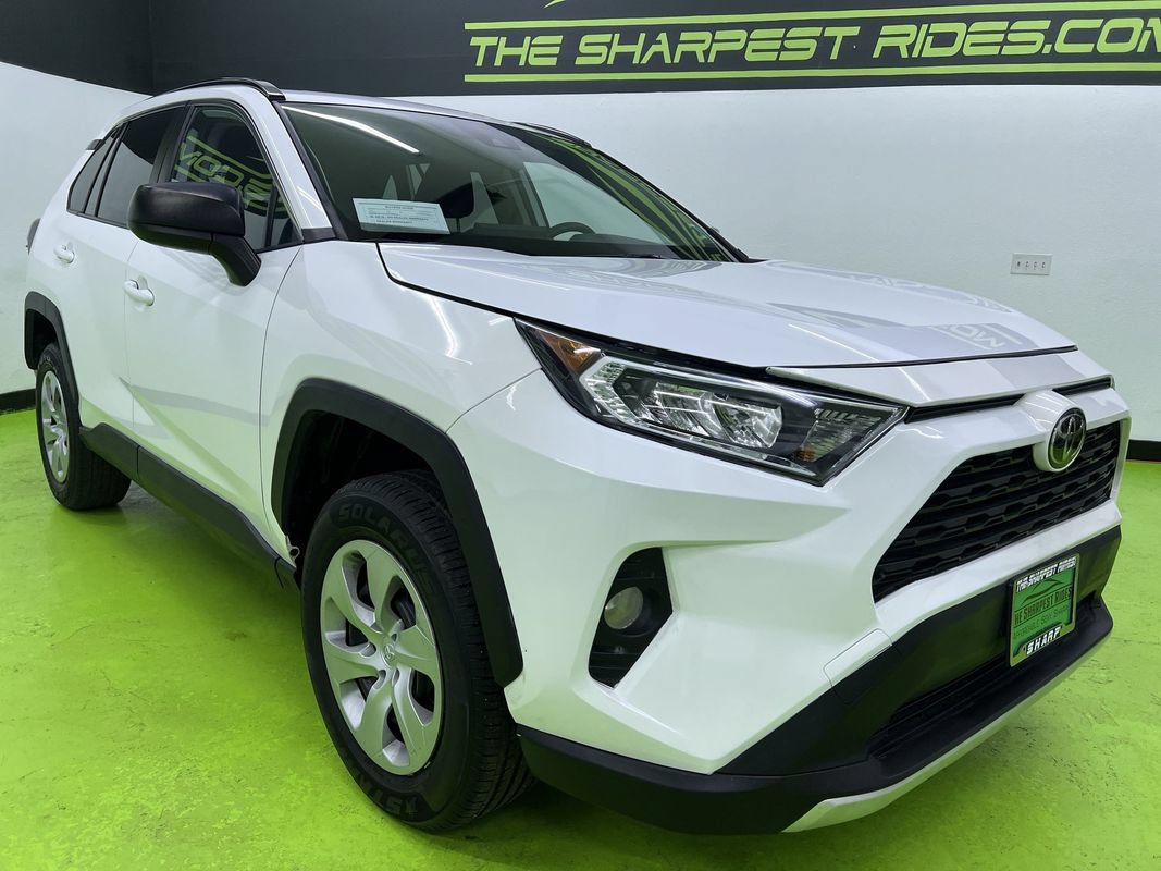 Used 2021 Toyota RAV4 LE FWD image 2