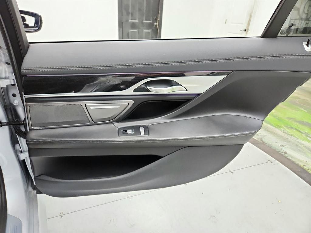 Used 2016 BMW 750i xDrive AWD/4WD image 30