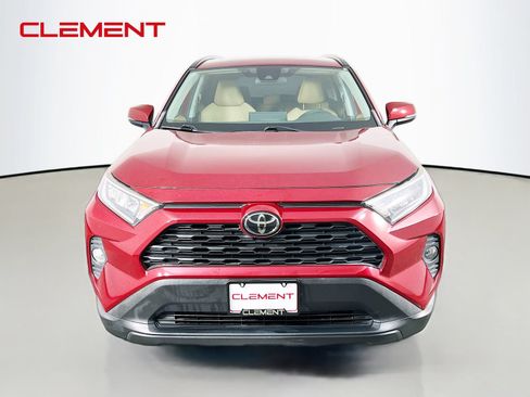 Used 2021 Toyota RAV4 XLE w/ Convenience Package FWD image 3