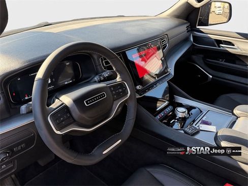 Used 2025 Jeep Wagoneer Series II w/ Premium Group I image 10