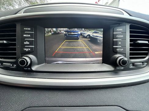 Used 2019 Kia Sorento L image 18