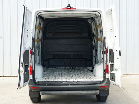 Used 2019 Mercedes-Benz Sprinter 1500 w/ Front Bench Seat Package image 9