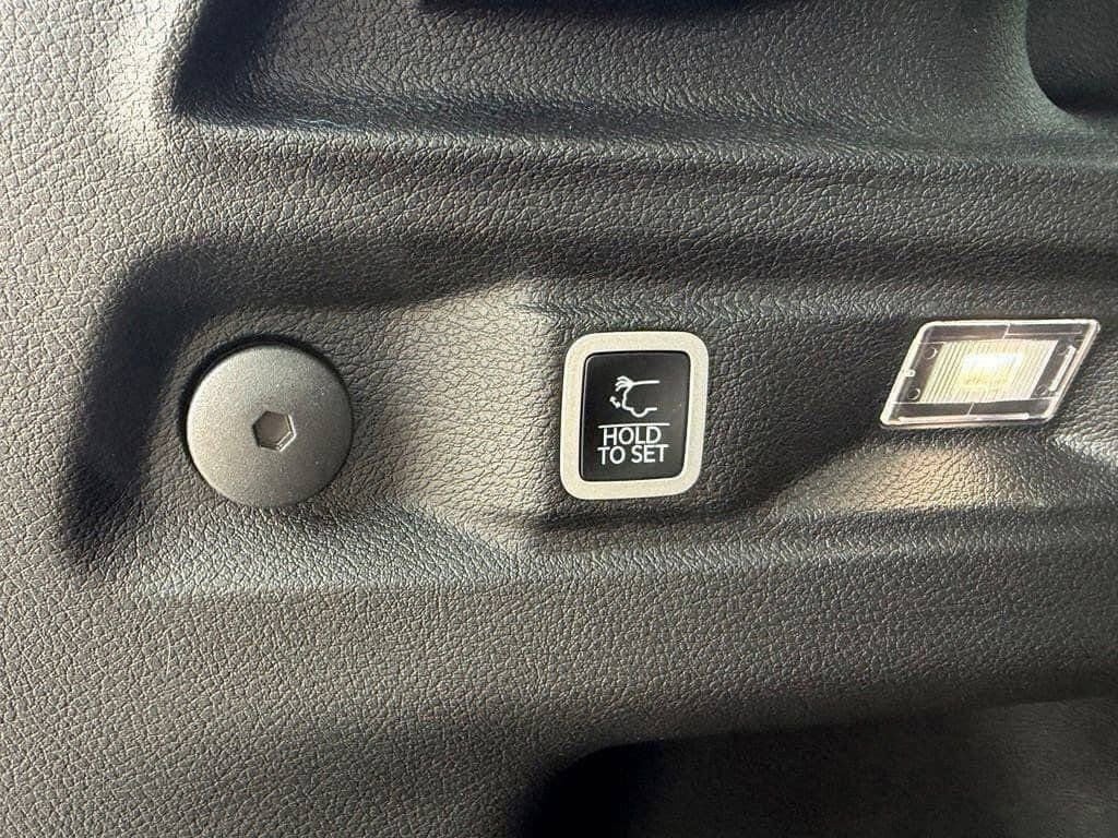 Certified 2025 Jeep Grand Cherokee L Limited AWD/4WD image 37