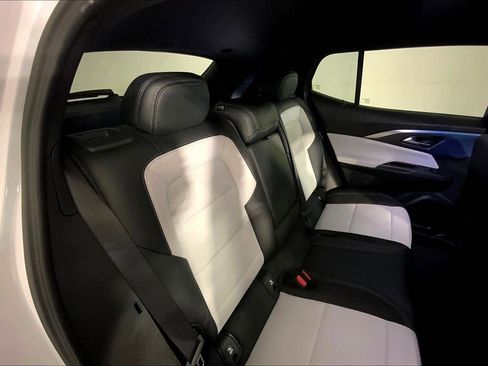 Used 2025 Chevrolet Equinox EV LT FWD image 23