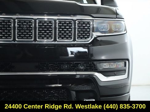 Used 2024 Jeep Grand Wagoneer Series III w/ HD Trailer Tow Package AWD/4WD image 8
