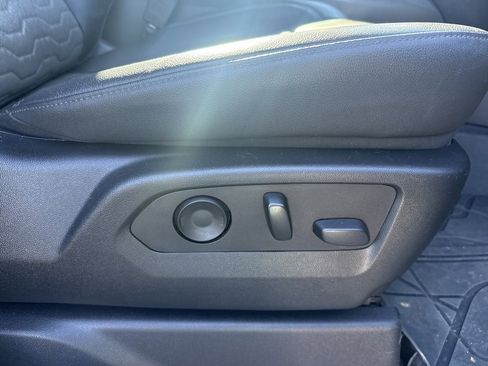 Used 2022 Chevrolet Silverado 1500 ZR2 image 32