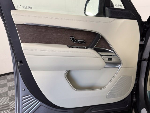 New 2026 Land Rover Range Rover Long Wheelbase SE AWD/4WD image 23