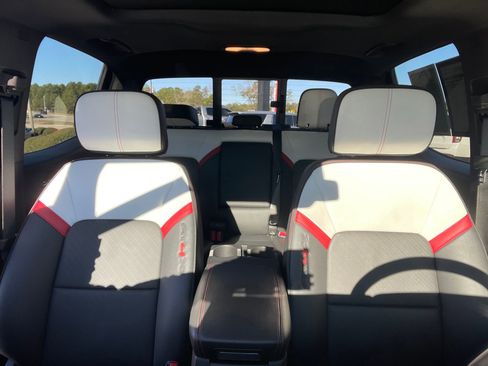 Used 2024 GMC Canyon AT4X image 29