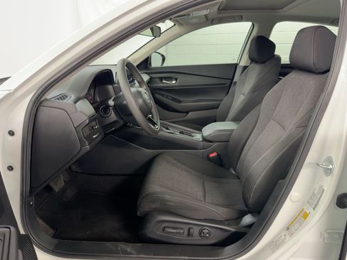 Certified 2025 Honda Accord SE image 5