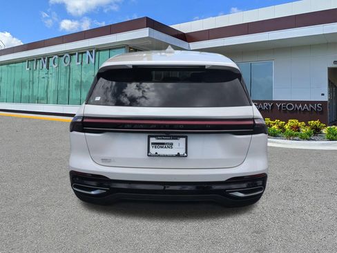 Used 2024 Lincoln Nautilus Premier AWD/4WD image 6