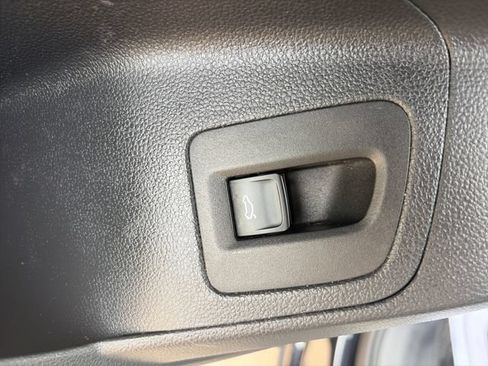 Used 2018 Volkswagen Atlas SEL AWD/4WD image 11