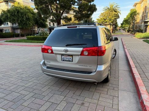 Used 2010 Toyota Sienna LE FWD image 8