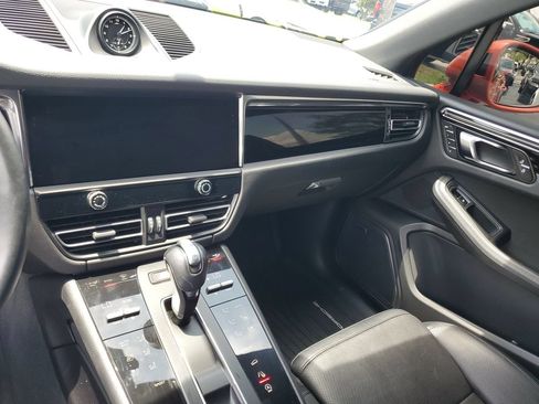 Used 2025 Porsche Macan AWD/4WD image 24