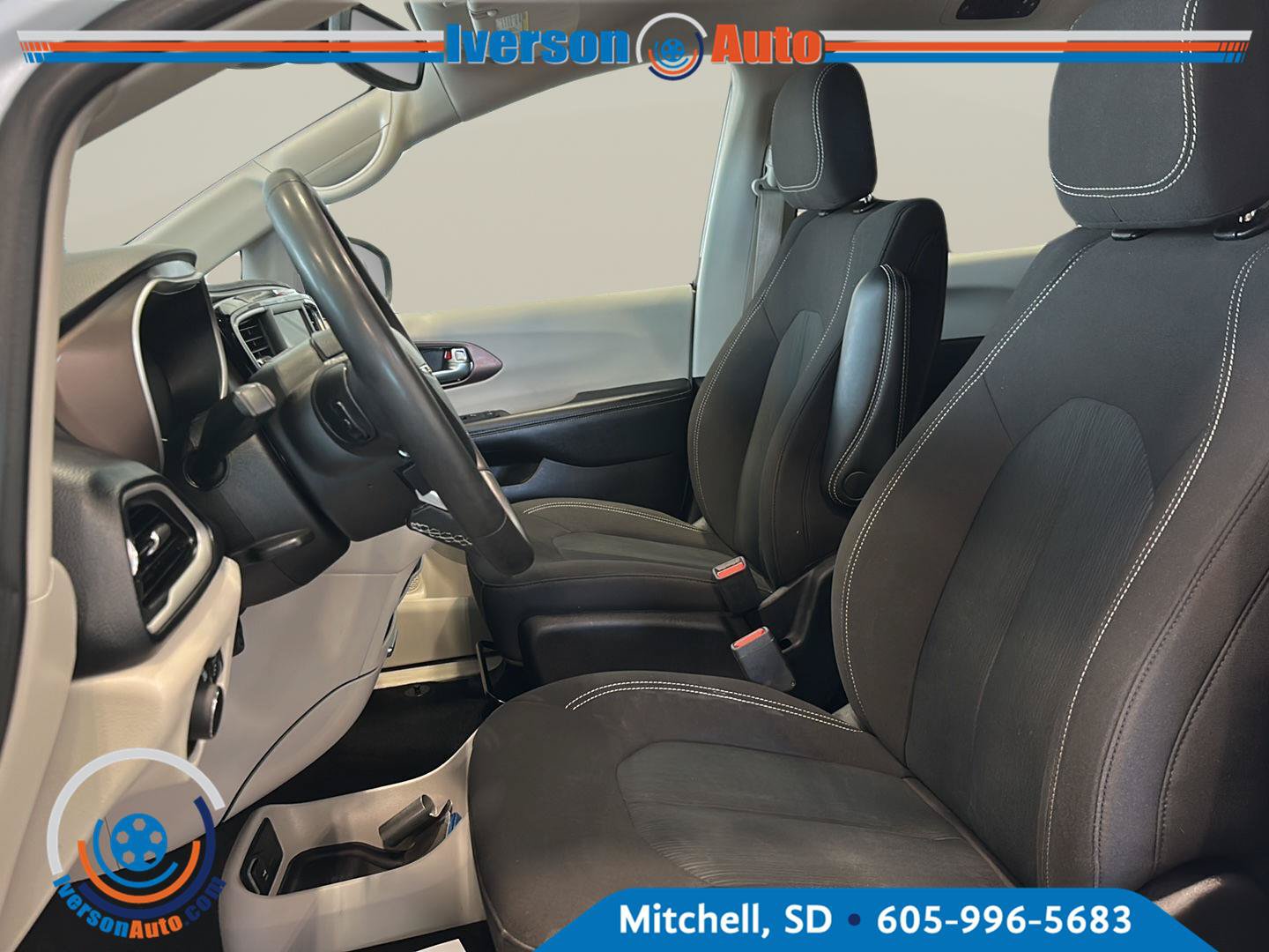 Used 2023 Chrysler Voyager LX FWD image 15