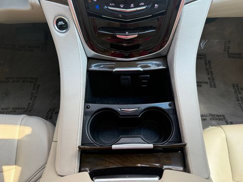 Used 2019 Cadillac Escalade Luxury AWD/4WD image 14