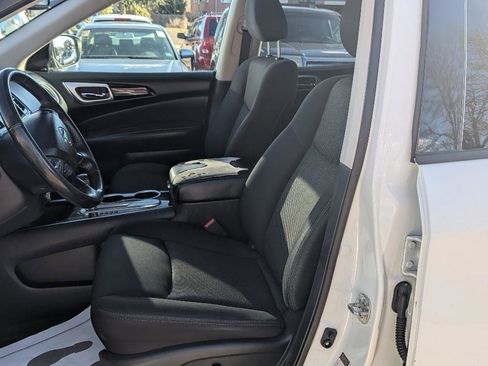 Used 2019 Nissan Pathfinder SV image 9