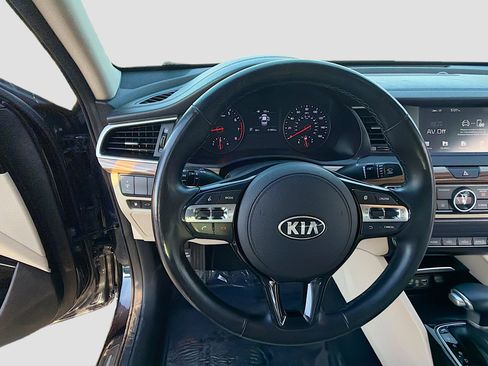 Used 2018 Kia Cadenza Premium image 36