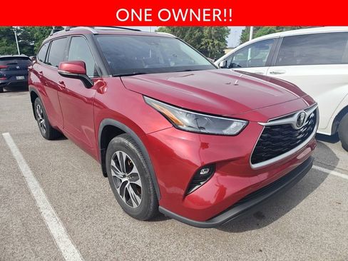 Used 2022 Toyota Highlander XLE AWD/4WD image 3