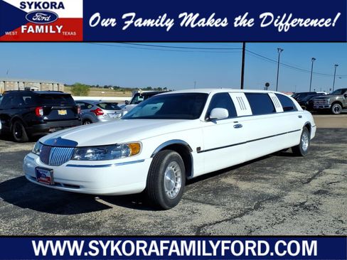 Used 1999 Lincoln Town Car Executive RWD image 1