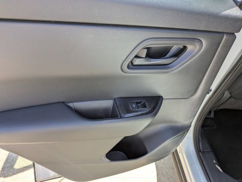 Used 2024 Nissan Rogue S image 10
